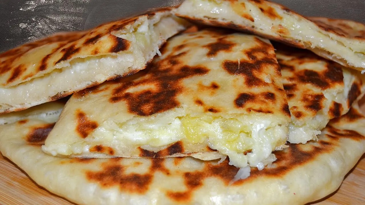 ПИТКИ С ПЛЪНКА-БЕЗ ВТАСВАНЕ! ИНТЕРЕСНА ИДЕЯ ЗА ВКУСНИ ПИТКИ НА ТИГАН С ПЛЪНКА ОТ КАШКАВАЛ И КАРТОФИ