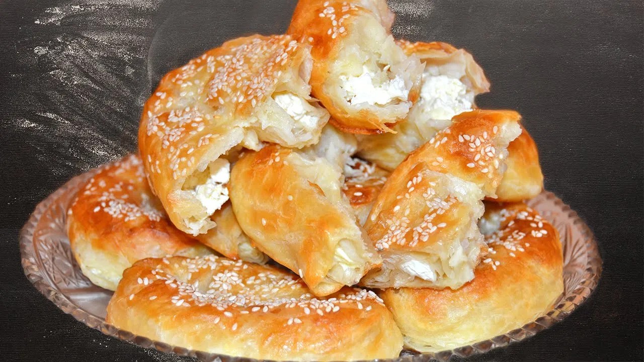 ВИТИ БАНИЧКИ СЪС СИРЕНЕ С ГОТОВИ КОРИ - БЪРЗА И ЛЕСНА ЗАКУСКА ЗА ЦЯЛОТО СЕМЕЙСТВО!