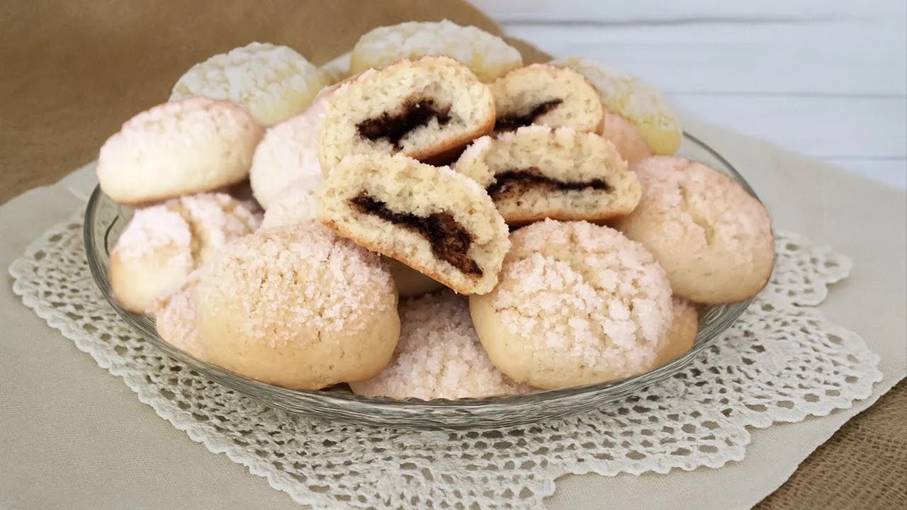 КУРАБИЙКИ С ПЪЛНЕЖ ОТ ТЕЧЕН ШОКОЛАД - МЕКИ И АРОМАТНИ!