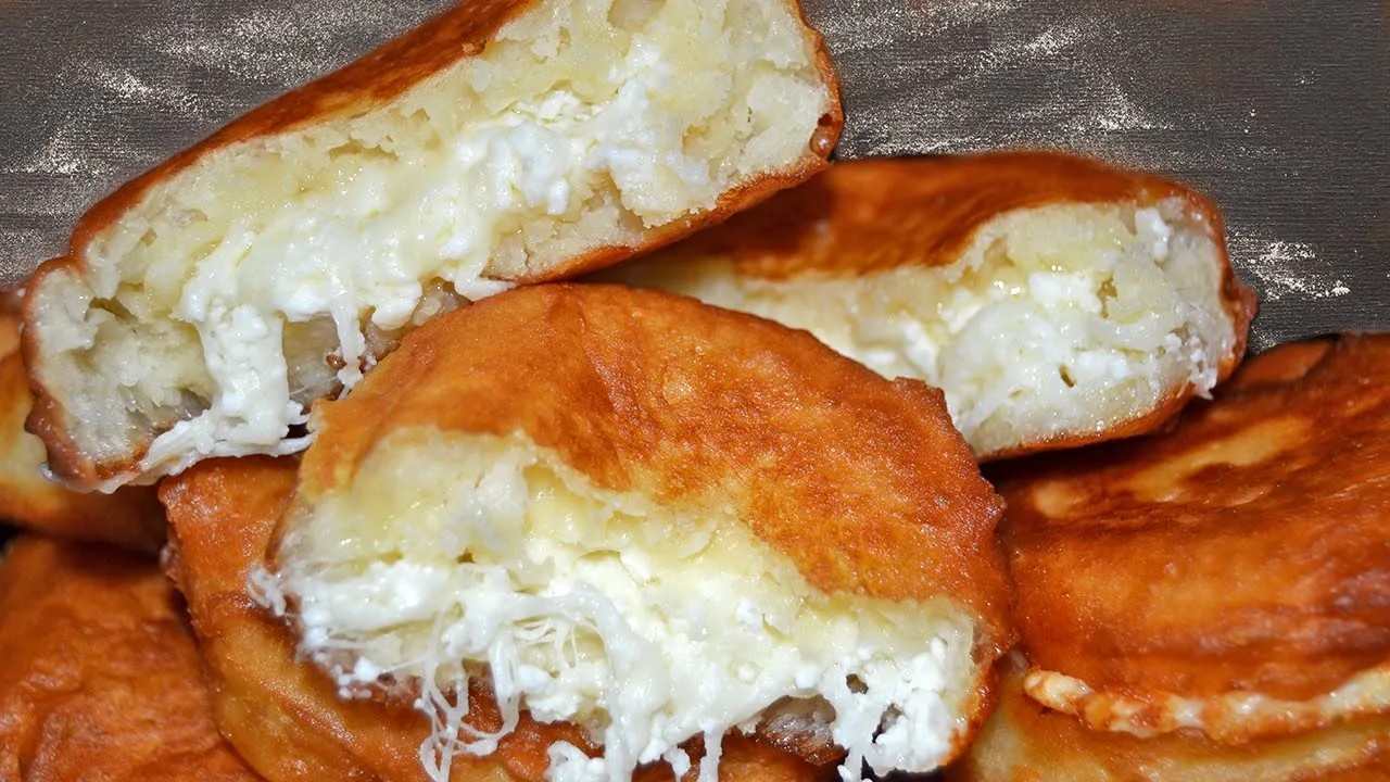 ТИГАНИЧКИ СЪС СОЛЕНА ПЛЪНКА - интересни и пухкави, с богат вкус на сирене и кашкавал!