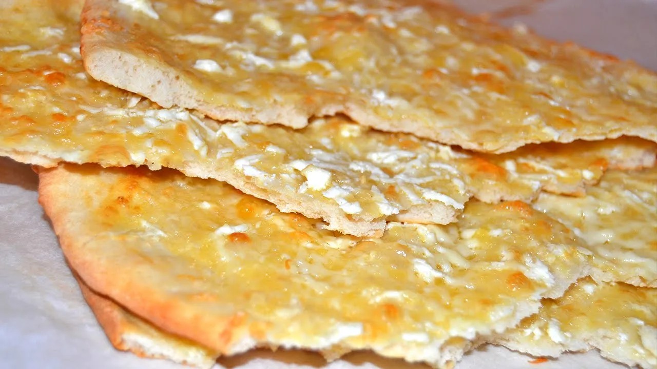 ПЪРЛЕНКИ СЪС СИРЕНЕ И КАШКАВАЛ НА ФУРНА - МНОГО КРЕХКИ И ВКУСНИ!