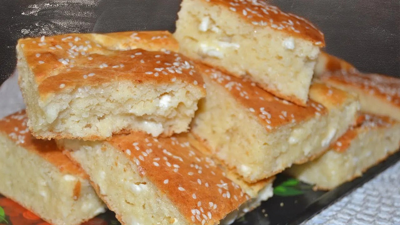 БЪРКАНА ЗАКУСКА СЪС СИРЕНЕ - БЪРЗА ИДЕЯ ЗА ВКУСНО ХАПВАНЕ!
