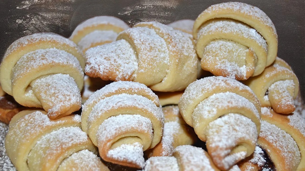 БЪРЗИ КИФЛИЧКИ БЕЗ МАЯ! С ЛОКУМ, ШОКОЛАД ИЛИ ДРУГ ПЪЛНЕЖ, ВИНАГИ ВКУСЕН РЕЗУЛТАТ!